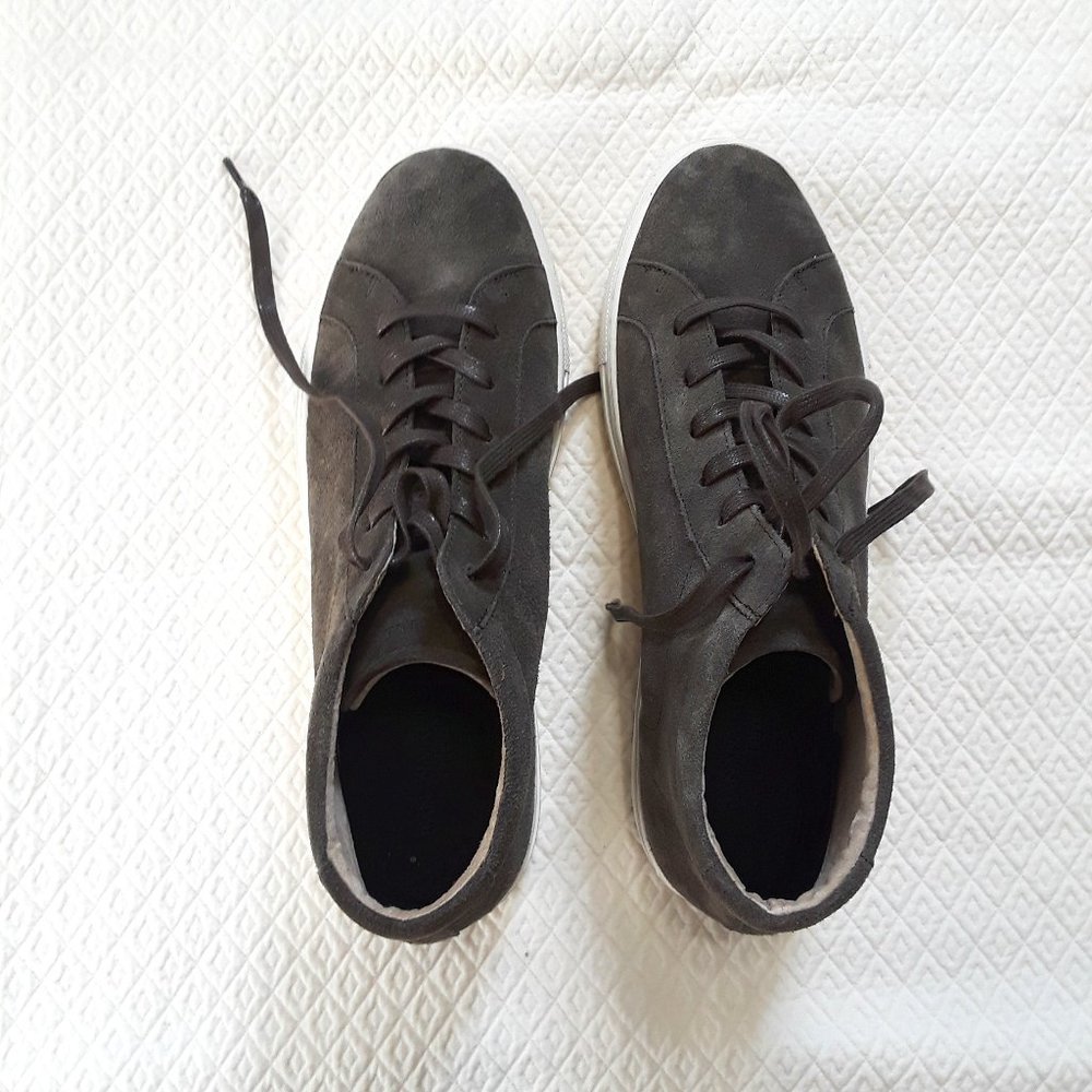 Banana Republic Mens Suede Mid Top Sneaker
